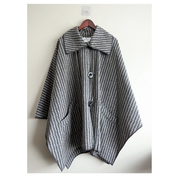 Janska Montrose Cape Jacket - Picture 3 of 8